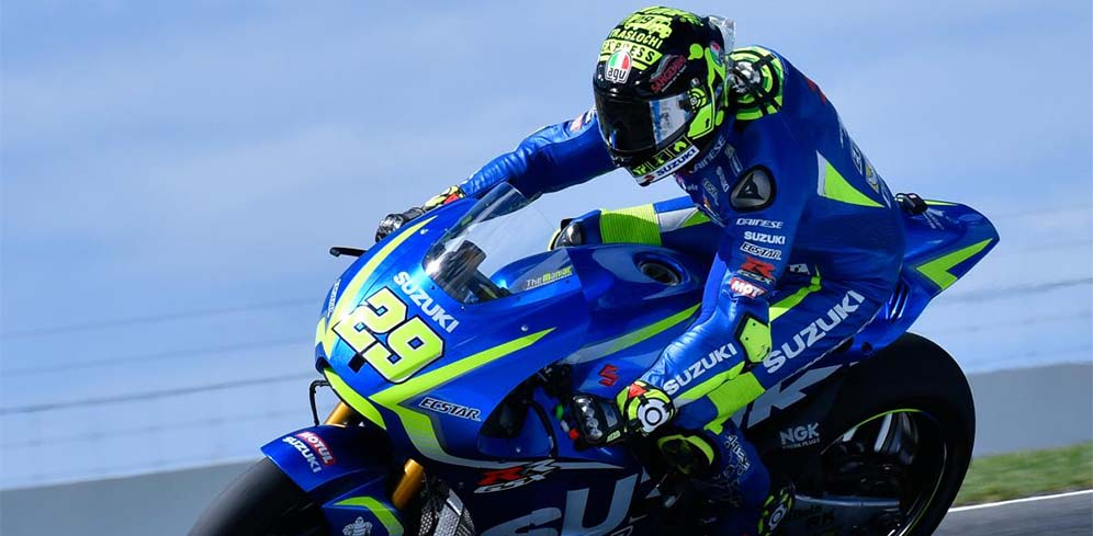 Emosional Iannone Naik Podium